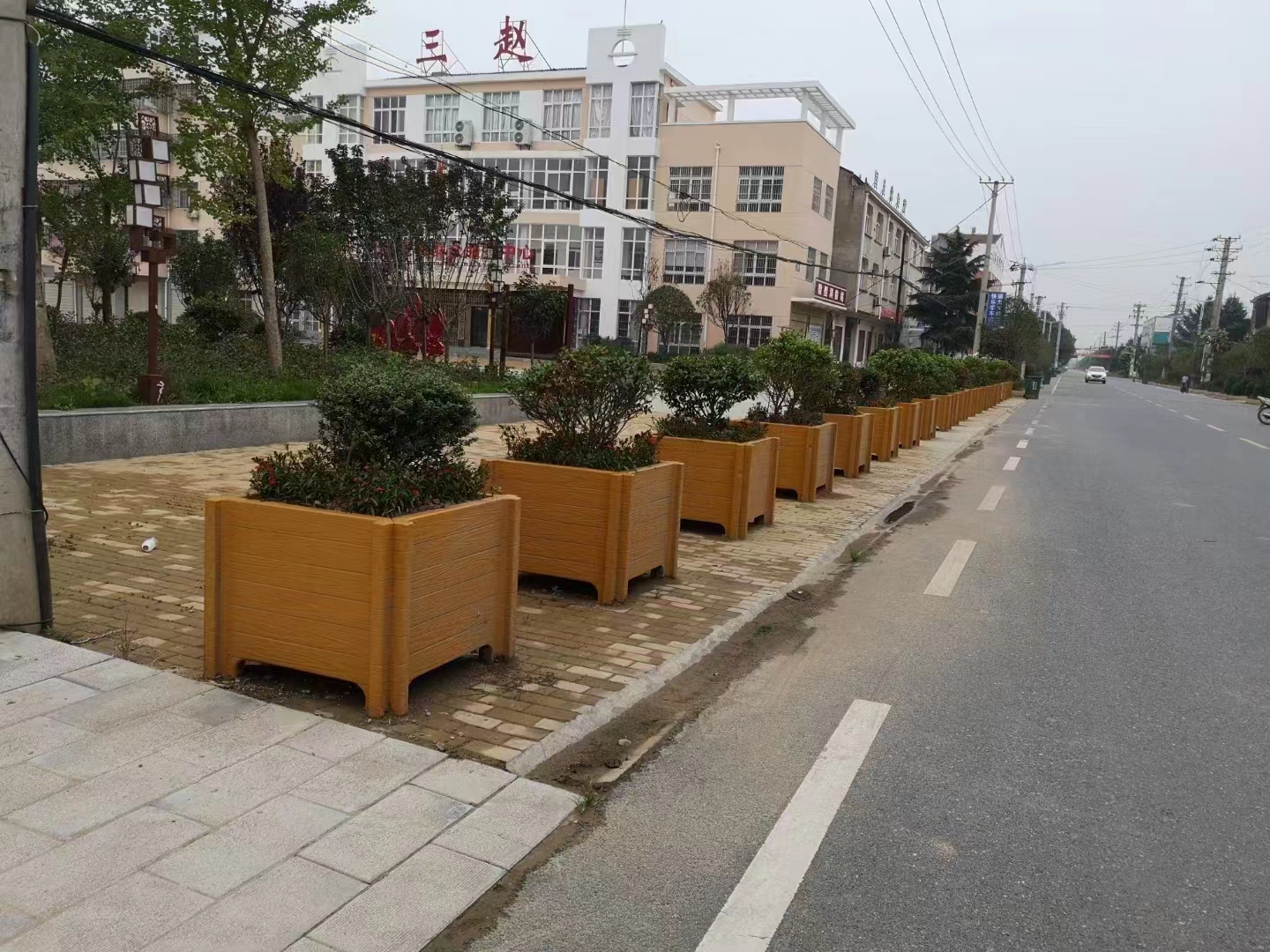 公园走廊仿木地板使用的优势及特点